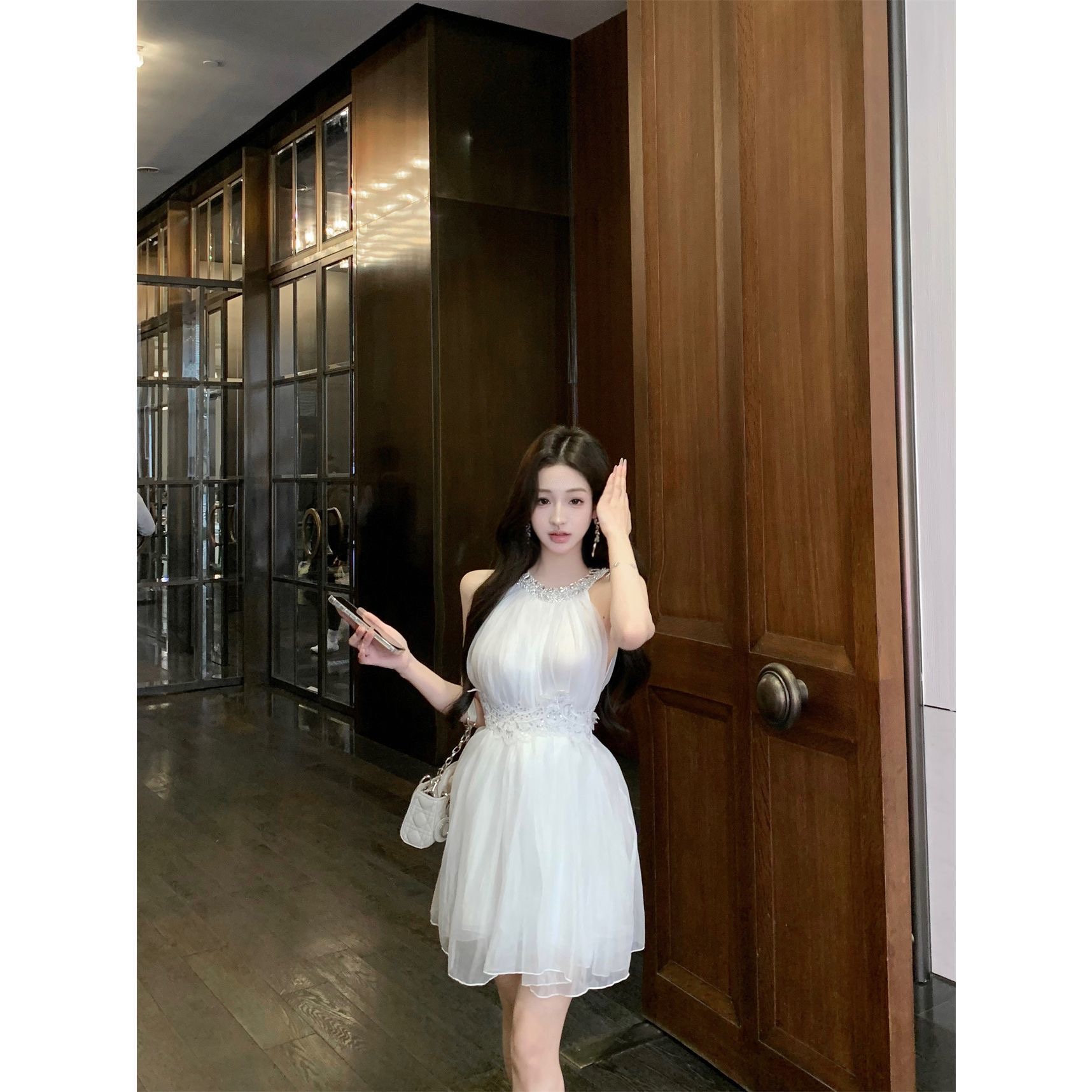 품격 다이아몬드 세팅 레이스 행침 목 여성 드레스 2025 봄 여름 새로운 나비 넥타이 슬림해 보이는 Chic 미니 스커트 트렌디