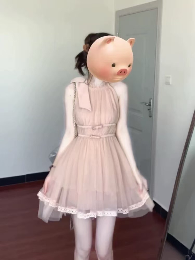 순수한 욕망 바람 핫걸 섹시함 나비 매듭 행침 목 여성 드레스 2026 여름 품격 불규칙 허리 수축 짧은 치마