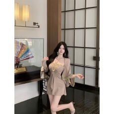批发轻奢纯欲风<b class='q'>蕾丝</b>拼接挂脖连衣裙女夏季冰凉感宽松外搭披肩两件套装