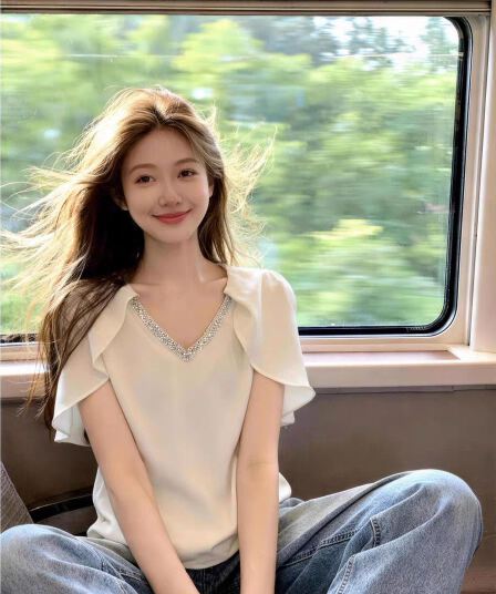 2026 여름 프랑스식 다이아몬드 세팅 V넥 프릴 소매 반팔 맨위 셔츠 패션 다용도 몸매 가꾸기 슬림해 보이는 연령 감소