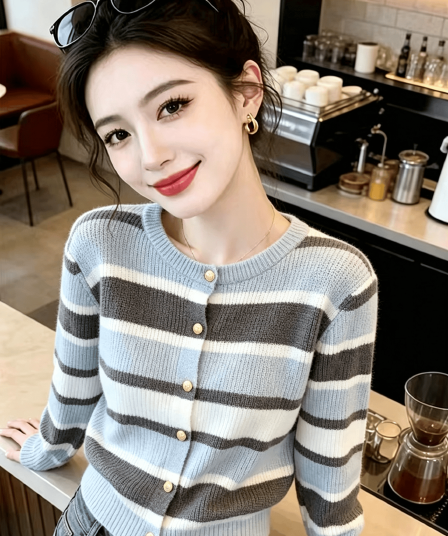 실사 가을 겨울 새로운 파란색 스트라이프 캐주얼 니트 스웨터 스웨터 긴팔 여성 의류 고급 센스 맨위