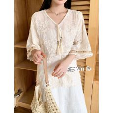批发法式蕾丝镂空刺绣V领<b class='q'>衬衫</b>女夏季森系文艺防晒开衫七分袖上衣