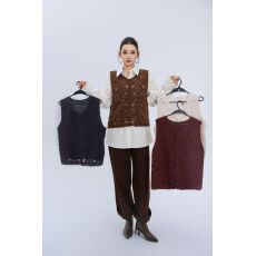 批发2026春<b class='q'>夏</b>纯色钩花镂空针织衫宽松无袖马甲背心毛衣外搭开衫马甲