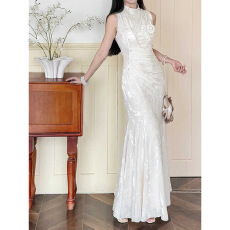 批发新中式轻<b class='q'>婚纱</b>白色复古订婚旗袍年轻款小众高端<b class='q'>新娘</b>出阁迎宾礼服裙