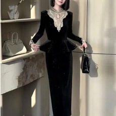 批发秋冬高级感时髦复古<b class='q'>连衣裙</b>2025新款撞色拼接<b class='q'>荷叶边</b>显瘦镂空中长裙