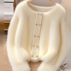 批发<b class='q'>秋</b>冬新款毛衣设计开衫上衣百搭女神气质范米白色水貂绒毛衣女外套