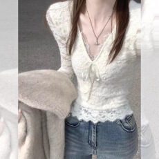 批发甜欲辣妹纯欲风<b class='q'>蕾丝</b>内搭秋冬磨毛<b class='q'>蕾丝</b>花边拼接v领修身打底<b class='q'>蕾丝</b>衫