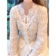 批发法式温柔钩花V领<b class='q'>蕾丝</b>衫女秋冬新款独特别致宽松显瘦外穿打底上衣