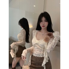 批发法式气质别致设计感镂空甜辣花朵蕾丝衫女春秋<b class='q'>长袖</b>显瘦短款上衣女