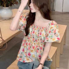 批发法式碎花方领锁骨一字肩泡泡袖衬衫女夏季收腰遮肚子雪纺<b class='q'>短袖</b>上衣
