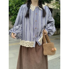 批发大码女装胖mm森系复古宽松设计感蕾丝拼接钩花领格子泡泡袖<b class='q'>衬衫</b>女