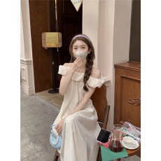 一字肩吊带连衣裙夏季新款设计a字超仙的度假收腰显瘦长裙子