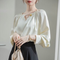 批发<b class='q'>实拍</b> 2025法式杏色缎面<b class='q'>衬衫</b>女春设计感别致气质显瘦上衣