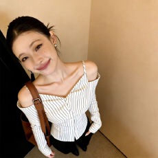 批发2026春季新款气质显白减龄吊带上衣女韩系设计感条纹露肩<b class='q'>修身</b><b class='q'>衬衫</b>