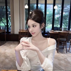批发纯欲辣妹露肩长袖<b class='q'>衬衫</b>秋季新款设计2025收腰修身显瘦上衣