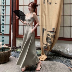 批发法式V领露腰缕空性感背心连衣裙女2025夏季新款高级感大摆裙子潮