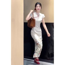 批发新中式国风复古改良<b class='q'>旗袍</b>连衣裙年轻款大方得体温柔风收腰气质长裙