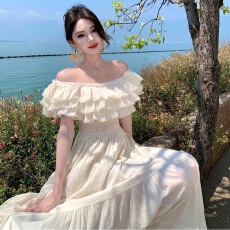 批发海岛旅游穿搭拍照出片的度假套装裙绝美超仙杏色三亚海边<b class='q'>沙滩</b>裙女