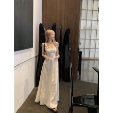 批发法式白色无袖背心连衣裙女夏季新款度假风海边拍照收腰显瘦中长裙