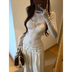 批发女春季2026新款辣妹修身显瘦上衣法式纯欲风新款简约通勤长袖<b class='q'>T</b><b class='q'>恤</b>