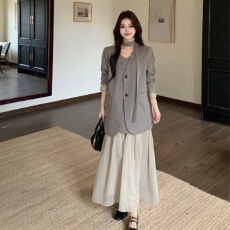 批发2026秋季新款女装小众通勤穿搭长袖<b class='q'>西装外套</b>吊带拼接连衣裙两件套