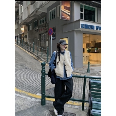 批发实拍实价~设计感蓝色宽松<b class='q'>牛仔</b>衬衣毛茸茸无袖马甲外套两件套