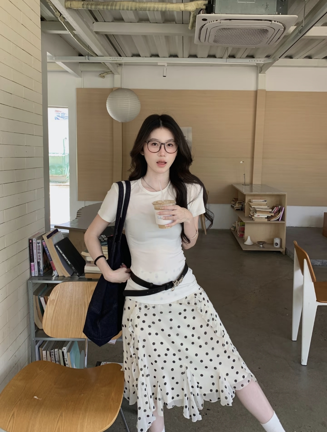 실사 디자인 센스 불규칙 프릴 반신 스커트 몸매 가꾸기 슬림해 보이는 반팔 맨위 투피스 세트