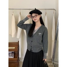批发慵懒风高级感<b class='q'>针织</b><b class='q'>开衫</b><b class='q'>女</b>2026韩系春季穿搭假两件毛衣外套