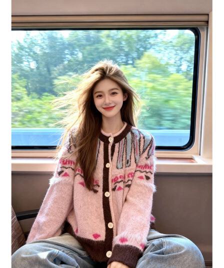 핑크색 배색 자카드 니트 오픈 가디건 라운드 넥 디자인 디스플레이 달콤한 멩 싱글 줄 버튼 팀 세부 사항 봄날 부드러운 자매 바람 싱글 제품