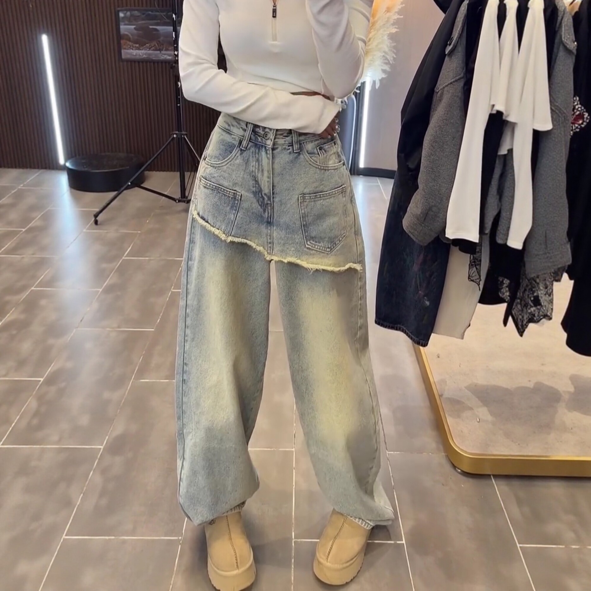 2026春季新款梨型身材高腰显瘦遮肉百搭时尚阔腿屁帘毛边牛仔裤女