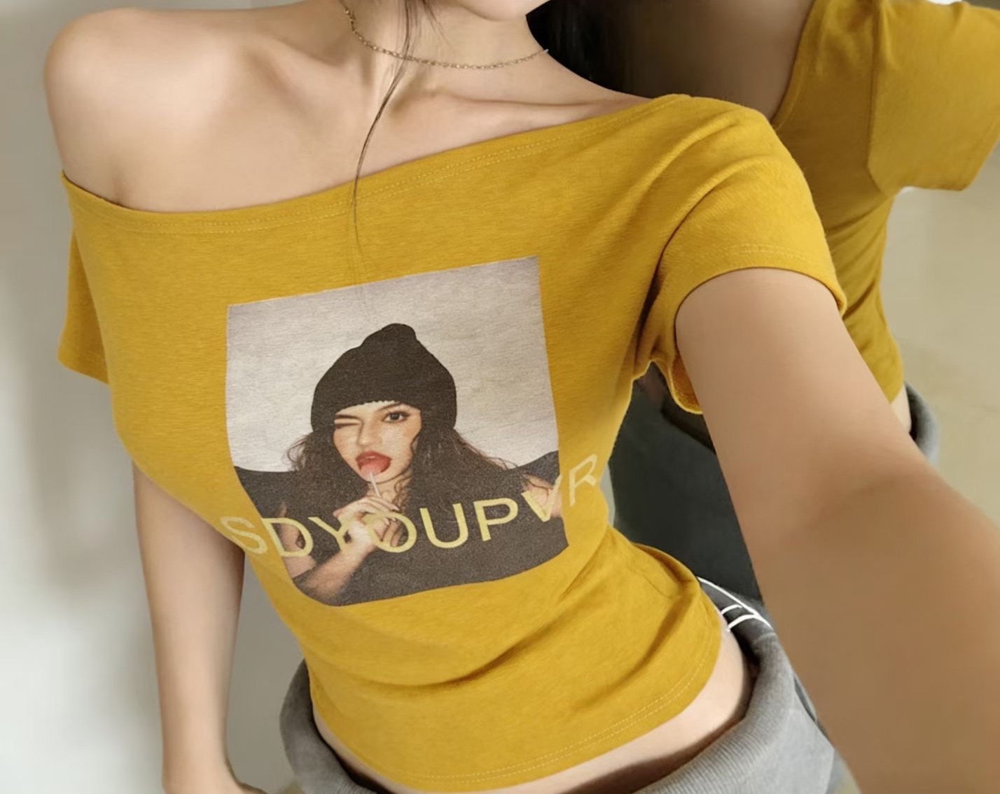 열세 개 아메리칸 레트로 핫걸 프린트 반팔 티셔츠 여성 여름 한국 스타일 슬림해 보이는 몸매 가꾸기 비스듬한 칼라 오프숄더 맨위