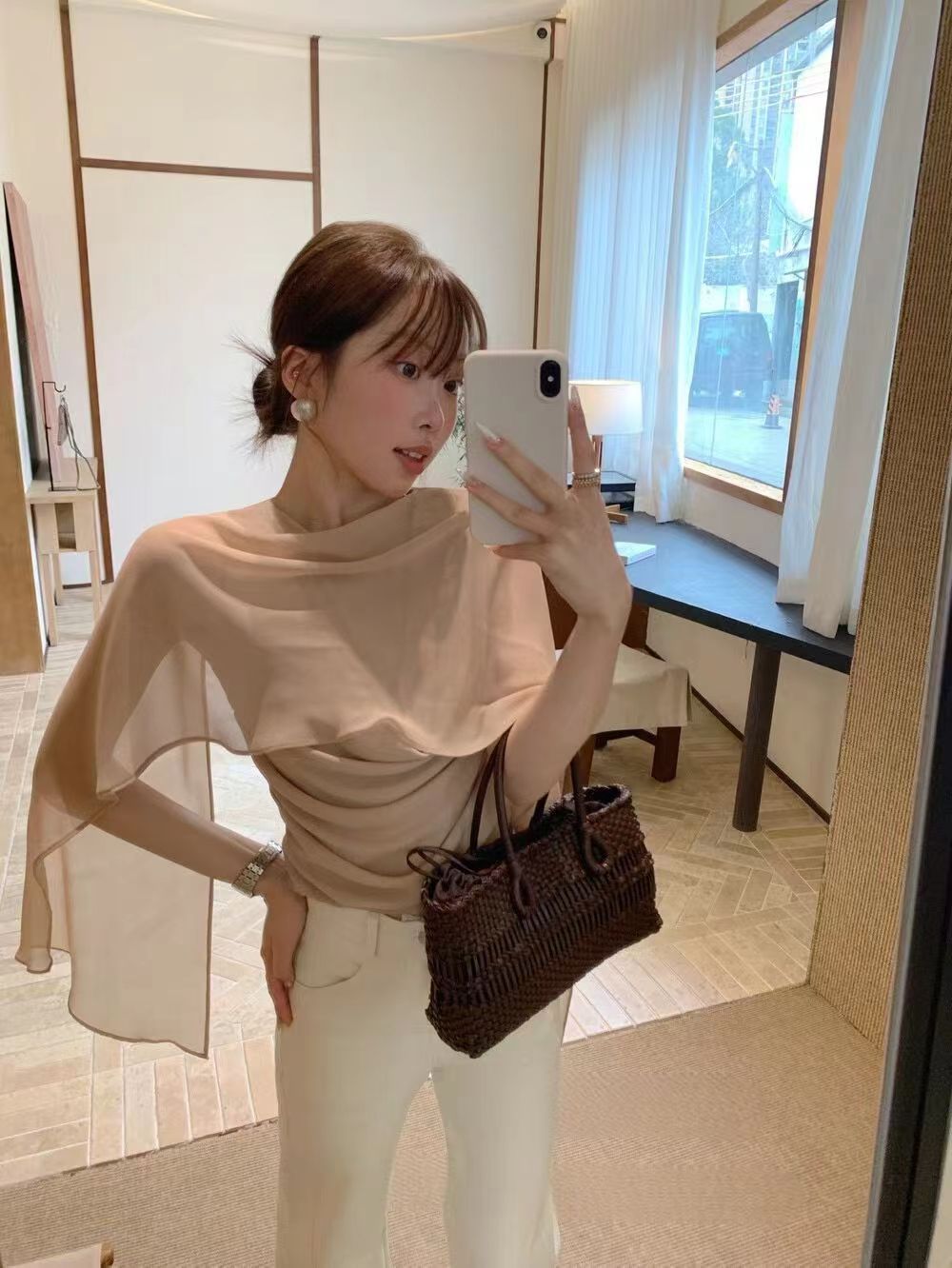 열세 개 2026 봄 드레스 새로운 프랑스식 고급 센스 리본 여성 셔츠 품격 Chic 주름 민소매 맨위