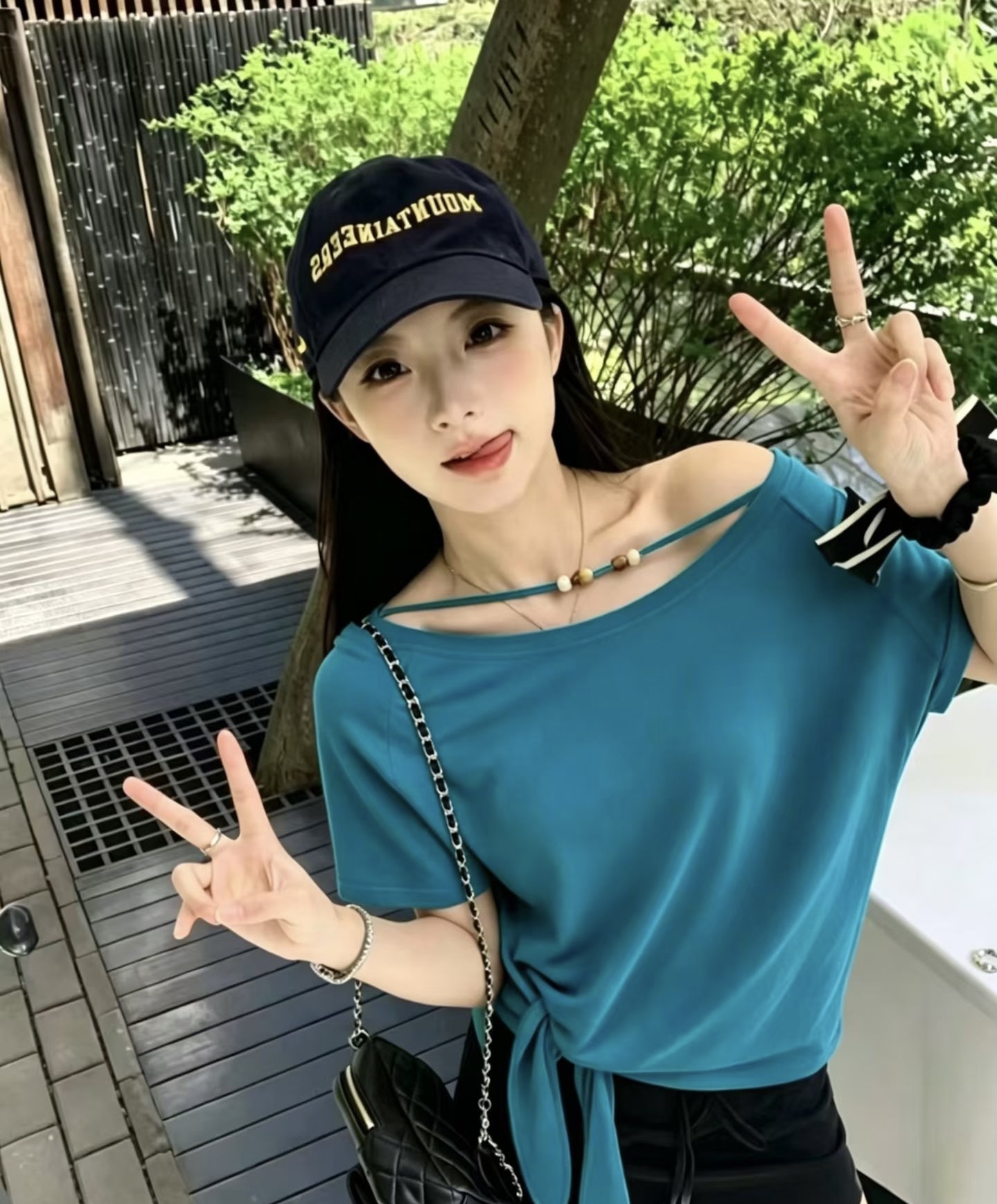 화이트 행침 목 긍정적 인 어깨 반팔 티셔츠 여성 2026 새로운 여름 허리 수축 자이언트 잘 생긴 비스듬한 어깨 의류