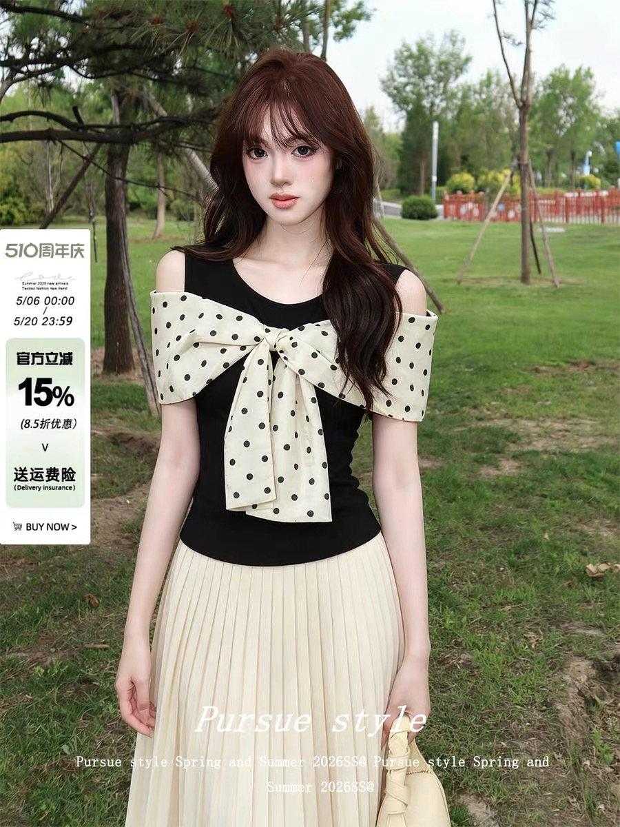 검정색 도트 무늬 페이크 레이어드 반팔 티셔츠 여성 여름 한 부서 몸매 가꾸기 슬림해 보이는 나비 매듭 디자인 센스 오프숄더 맨위