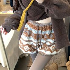 批发600克原版面料  羊羔毛复古提花短裤女高腰靴裤保暖直筒裤子a字裤