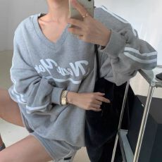 批发休闲运动套装女2026新<b class='q'>春</b>秋宽松V领字母套头卫衣+阔腿短裤两件套潮