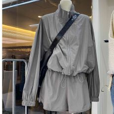 批发初秋防风冲锋衣套装女轻薄透气外套短款上衣舒适松紧腰短裤两件套