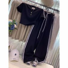 批发美式宽松休闲<b class='q'>运动</b>裤阔腿裤<b class='q'>两件</b>套洋气时尚正肩修身短袖T恤套装<b class='q'>女</b>