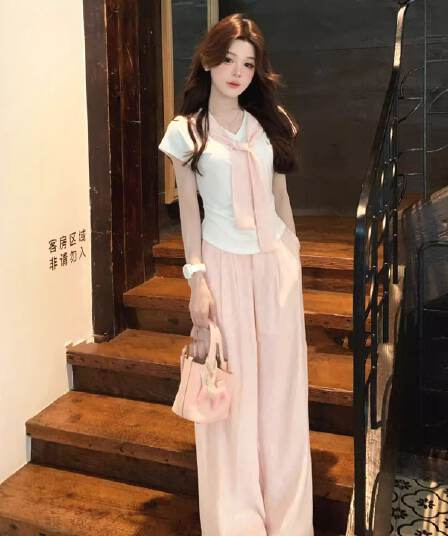 슈퍼 화재 도파민 핑크색 캐주얼 스포츠 슈트 여성 여름 연령 감소 페이크 레이어드 반팔 와이드 레그 팬츠 투피스 슈트