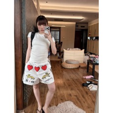 批发美式街头风红心老虎刺绣五分<b class='q'>裤</b>女<b class='q'>嘻哈</b>街舞阔腿<b class='q'>裤</b><b class='q'>松紧腰</b>休闲短<b class='q'>裤</b>