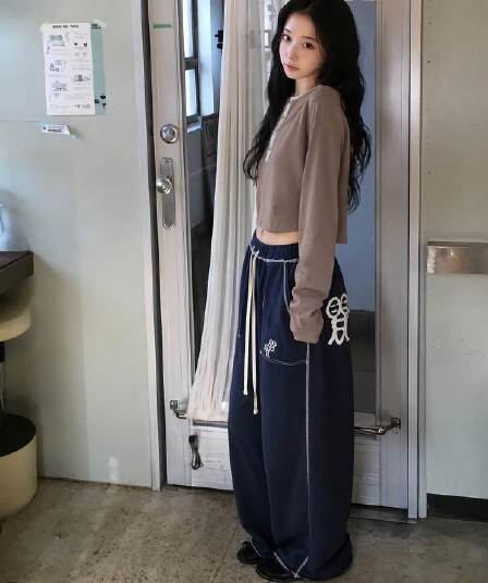 둘 색상 가을 새로운 경기 사람들 자수 루즈핏 펌프 로프 캐주얼 웨이 바지 작은 대중 패션 측면 바느질 부츠컷 긴 바지