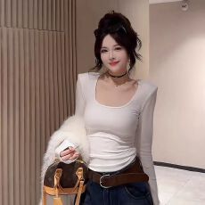 批发设计感后背蕾丝拼接加绒长袖T恤女秋<b class='q'>冬</b>季修身显瘦别致打底衫上衣