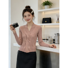 批发交叉毛衣v领打底衫女韩系内搭设计感小众<b class='q'>修身</b>开叉短款针织衫上衣