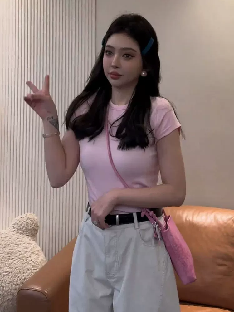 핑크색 라운드 넥 긍정적 인 어깨 반팔 티셔츠 여자 2026 새로운 여름 몸매 가꾸기 슬림해 보이는 기초 에디션 다용도 작은 맨위