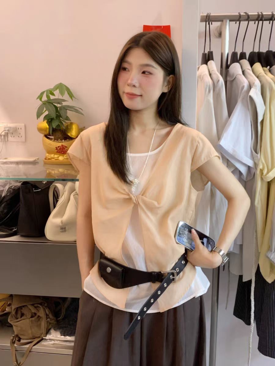 여름 한 부서 디자인 센스 작은 대중 비틀림 배색 페이크 레이어드 Feifei 반팔 맨위 여성 작은 셔츠