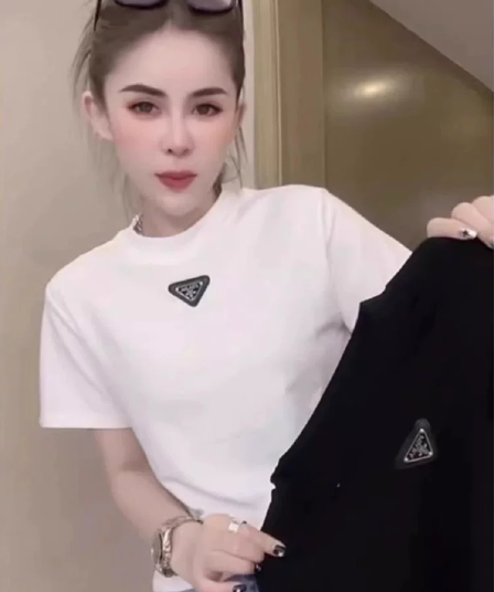 화이트 반팔 티셔츠 여성 2026 새로운 여름 디자인 센스 몸매 가꾸기 슬림해 보이는 미니멀리즘 다용도 맨위