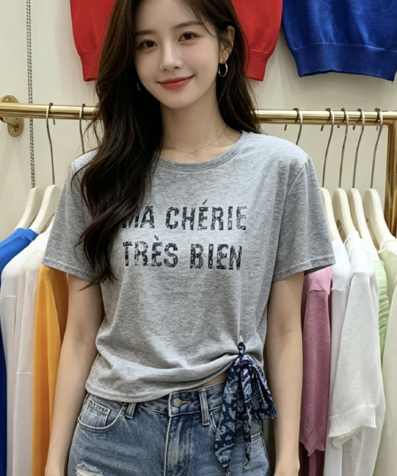 2026 년 여름 새로운 여성 불규칙 긍정적 인 어깨 알파벳 프린트 티셔츠 Chic 나비 레이스업 반팔 맨위