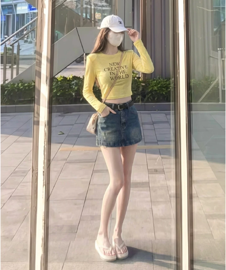 황색 라운드 넥 알파벳 프린트 얇은 스타일 긴팔 티셔츠 여성 여름 외부 가져 가라. 자외선 차단 블라우스 백리스 기초 섹션 맨위