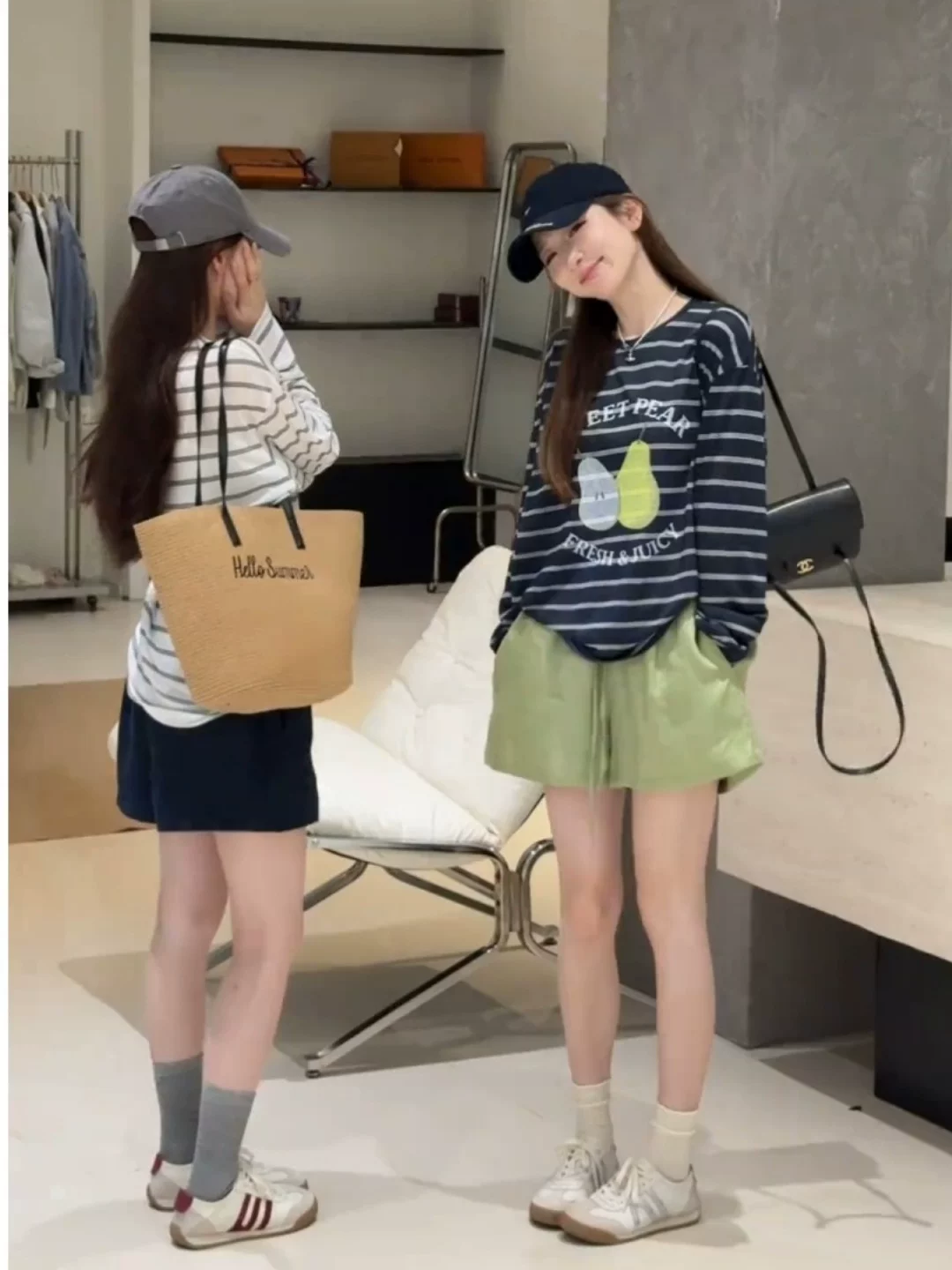 배색 스트라이프 과일 알파벳 프린트 얇은 스타일 긴팔 자외선 차단 티셔츠 여성 여름 외부 가져 가라. 루즈핏 에어컨 셔츠 맨위