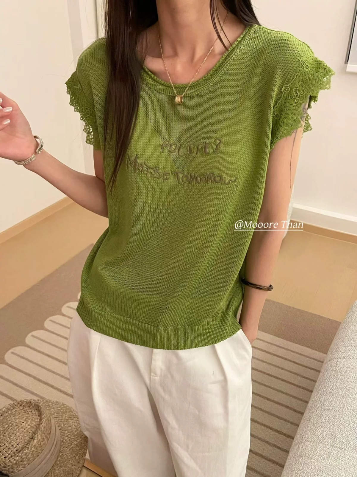 한 부서 자수 알파벳 커프스 패치워크 레이스 조끼 여성 2026 여름 루즈핏 슬림해 보이는 다용도 민소매 티셔츠 맨위